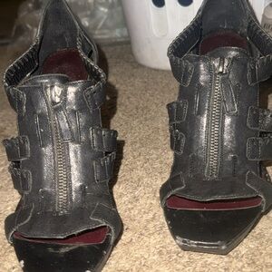 Stylish Black Women's Shoes with Zipper Detail